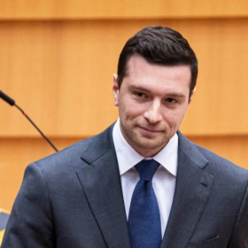 “On peut être en désaccord sans s’attaquer aux proches” : la limite très claire posée par Jordan Bardella sur son couple