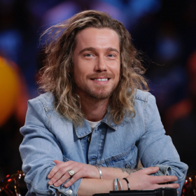 "Un cauchemar auditif" : Julien Doré attaqué de toutes parts après la diffusion de sa reprise de Lolita dans Danse avec les stars