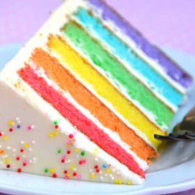 La recette du rainbow cake maison facile à faire pour épater les gourmands, petits et grands