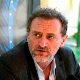 La vidéo de Jean-Paul Rouve en larmes à l’Élysée fait le tour des réseaux : son geste envers Emmanuel Macron intrigue