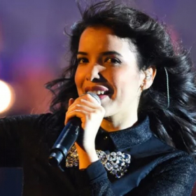 496 millions d’auditeurs : Indila pulvérise les records sur YouTube Music et laisse Aya Nakamura loin derrière