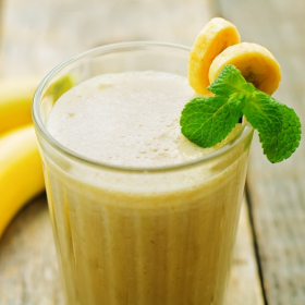 Le lait de banane, la dernière boisson healthy et gourmande qui remplace parfaitement les laits végétaux