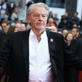 “Tout le monde savait” : ce document dévoilé qui ravive une blessure profonde chez les enfants Delon