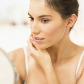 Pourquoi utiliser trop de produits anti acné peut être très dangereux pour votre peau