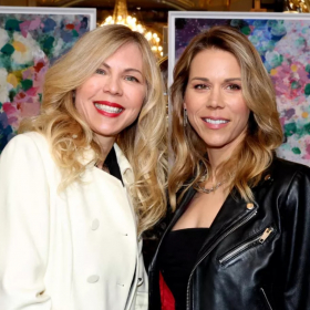 Les filles de Brigitte Macron font une apparition très remarquée en robes noires coordonnées à la Fashion Week de Paris