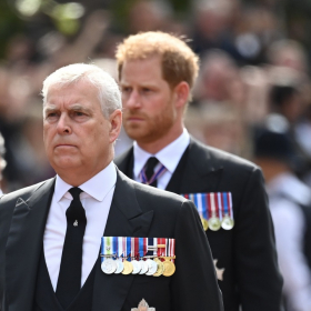 Le prince Harry aurait-il frappé le prince Andrew ? Ce que l’on sait vraiment sur cette rumeur explosive
