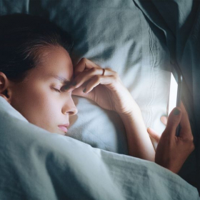 Voici la durée qu'il faudrait passer loin des écrans pour ne pas avoir un sommeil perturbé (attention, ça fait peur)