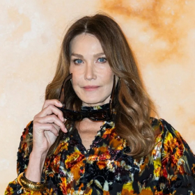 Carla Bruni en trouple ? Raphaël Enthoven met fin à la rumeur et rétablit la vérité