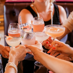 Cette entreprise paye ses employés pour qu'ils prennent l'apéro !