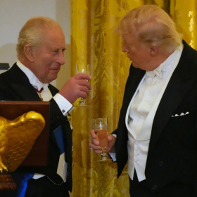 « Sans nous vous parleriez français » : la phrase de Charles III face à Donald Trump qui fait éclater de rire la Maison-Blanche