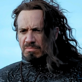 Kaamelott 2 : Alexandre Astier lève le voile sur l’absence de Perceval