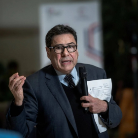 Philippe Aghion : le prix Nobel d’économie et ex-conseiller de Macron appelle à « stopper » la réforme des retraites jusqu’à la présidentielle