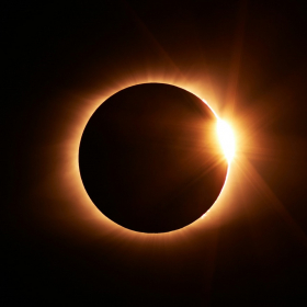 Éclipse totale de Lune : quand et comment admirer ce spectacle céleste en France ce dimanche