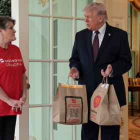 Donald Trump face à une livreuse McDonald’s : cet échange filmé ne se passe pas comme prévu