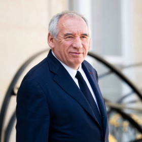 « Le seul mot que j’attends de lui maintenant, c’est de dire au revoir » : pourquoi Olivier Faure réclame le départ de Bayrou