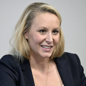 “Il semble amoureux” : Marion Maréchal brise le silence sur Jordan Bardella et la princesse Maria Carolina