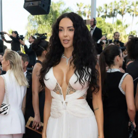 Elle pensait ne jamais pouvoir monter les marches : Nabilla crée le buzz avec une robe ultra osée à Cannes 2025