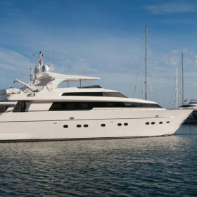 « Il a dû regagner la côte à la nage » : flambant neuf, son yacht chavire en 15 minutes