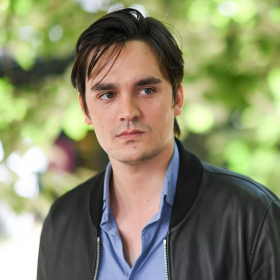 Succession Delon : pourquoi Alain-Fabien a décidé de changer d’identité en plein conflit familial