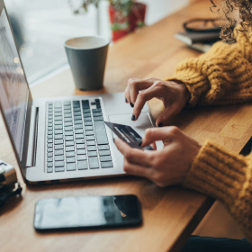 D'après cette psy, l'addiction au shopping en ligne est un trouble de la santé mentale