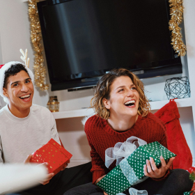 Pourquoi Noël peut donner l’impression d’être plus seul que jamais… même à deux