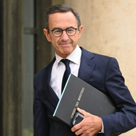 "C’est le PS qui gouverne" : Bruno Retailleau dénonce une "folie fiscale"