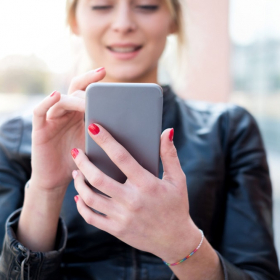 Les 10 mots à ajouter à votre profil d’appli de rencontres pour avoir plus de chances de séduire
