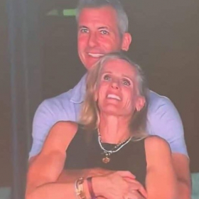 Le PDG viré affirme que cette vidéo virale a ruiné sa vie et attaque Coldplay en justice