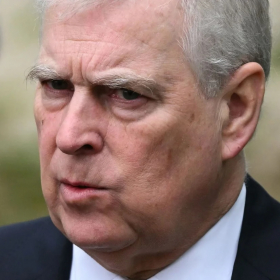 "On l’appelait comme ça dans son dos" : le surnom humiliant donné au prince Andrew à Buckingham explose au grand jour