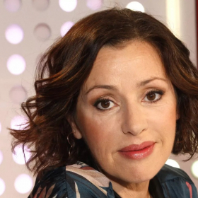 Marché, balades et vie de quartier : le quotidien très discret de Tina Arena en région parisienne
