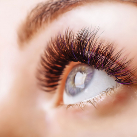 10 choses que toutes celles qui ont des extensions de cils comprendront