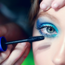 L'astuce simple et rapide quand votre mascara fait des paquets