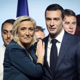 "Nous ne sommes pas en couple" : Marine Le Pen recadre Jordan Bardella et prépare déjà 2027