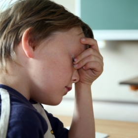 4 choses que les parents peuvent faire pour aider leurs enfants stressés
