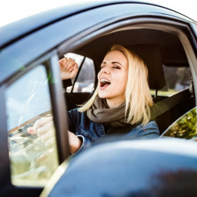 Conduire en chantant rend plus heureux et permet de rester en bonne santé