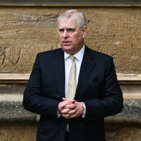Le roi Charles III retire le titre de prince à son frère qui devient Andrew Mountbatten Windsor