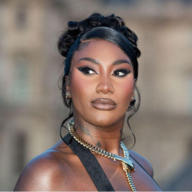 « Pas indispensable » : Nelson Monfort relance la polémique autour d’Aya Nakamura et des JO de Paris 2024