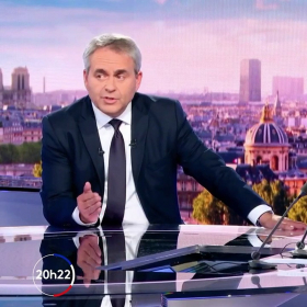 « Je suis passé pour un imbécile » : le jour où Anne-Sophie Lapix a piégé Xavier Bertrand en direct