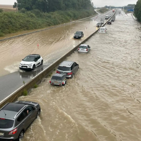 Routes submergées et maisons inondées : les images impressionnantes des inondations du 20 août 2025