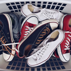 L'astuce ultra efficace pour éliminer les odeurs des baskets qui sentent mauvais