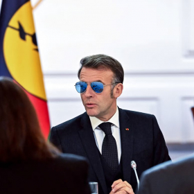 Pourquoi le look d’Emmanuel Macron fascine autant jusque chez les dirigeants étrangers