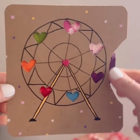 DIY : le tuto facile pour faire une jolie roue avec des coeurs colorés