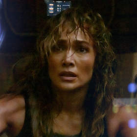 Jennifer Lopez dans un thriller futuriste : découvrez la bande-annonce spectaculaire d'« Atlas » sur Netflix