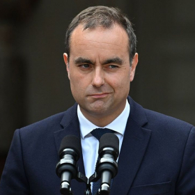 Suspension de la réforme des retraites : le vote surprise très serré après une ambiance électrique à l'Assemblée