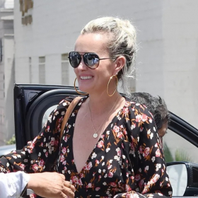 Ce détail qui en dit long : pourquoi Laeticia Hallyday multiplie les séjours à Miami avec sa demi-sœur Alcéa