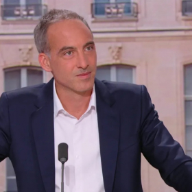 « Pour moi, LFI n'est pas de gauche » : la sortie de Raphaël Glucksmann qui pourrait tout changer
