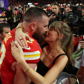 "C'était très naturel" : Taylor Swift et Travis Kelce racontent leur première rencontre
