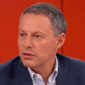 "C'est dur pour elle", "Elle est encore dans la phase d’apprentissage" : Marc-Olivier Fogiel tente de défendre Léa Salamé en plein bad buzz