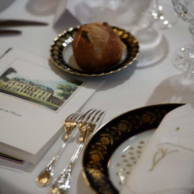 Vaisselle de l’Élysée revendue sur Facebook : ce détail dans la méthode des suspects intrigue