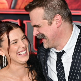 Stranger Things : Millie Bobby Brown et Lily Allen brisent le silence, David Harbour accusé d’infidélité et de harcèlement